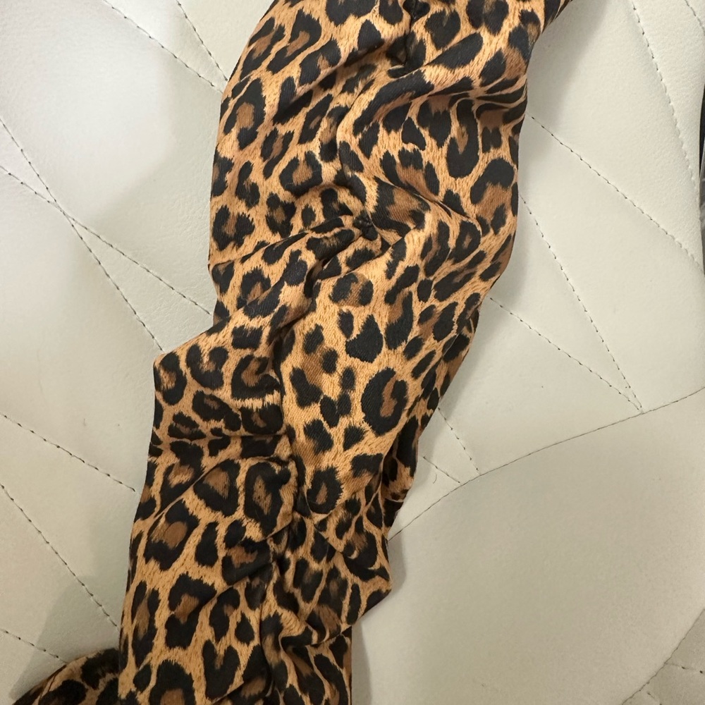 Leopard Rouched Legging - Picture 2 of 9